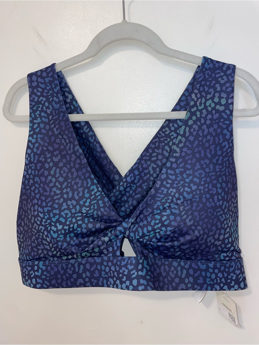 NWT Fabletics Oasis Twist Sports Bra in blue leopard print athletic top sz 3X
